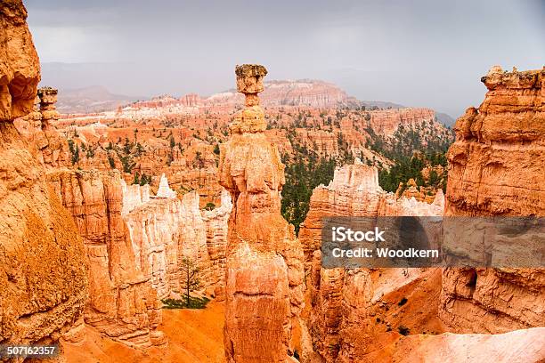 Spektakuläre Bryce Canyon Wenn Ein Sturm Ansätze Stockfoto und mehr Bilder von Bryce Canyon-Nationalpark - Bryce Canyon-Nationalpark, Bryce-Canyon, Bunt - Farbton