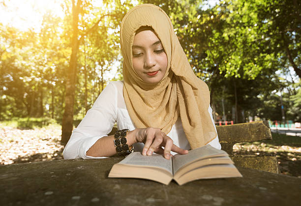 istock islam woman read a book 507184298