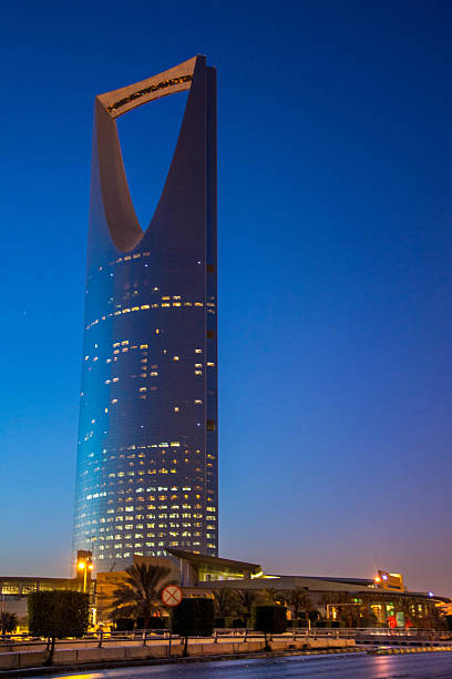 Al Mamlaka Tower Al Mamlaka tower at dawn riyadh stock pictures, royalty-free photos & images
