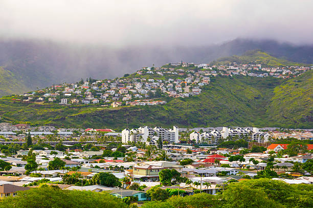 istock Honolulu Hawaii Suburbs Expanding into the Mountains 507210955
