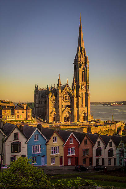 sonnenuntergang in der kathedrale - verwaltungsbezirk county cork stock-fotos und bilder