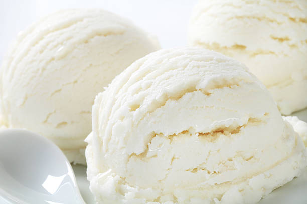 istock Scoops of white ice cream 507213338