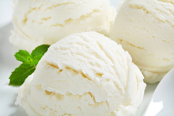 istock Scoops of white ice cream 507213410