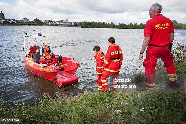 Swiftwater Taladrostroemungsretter Dlrg De Rescate Foto de stock y más banco de imágenes de Ayuda