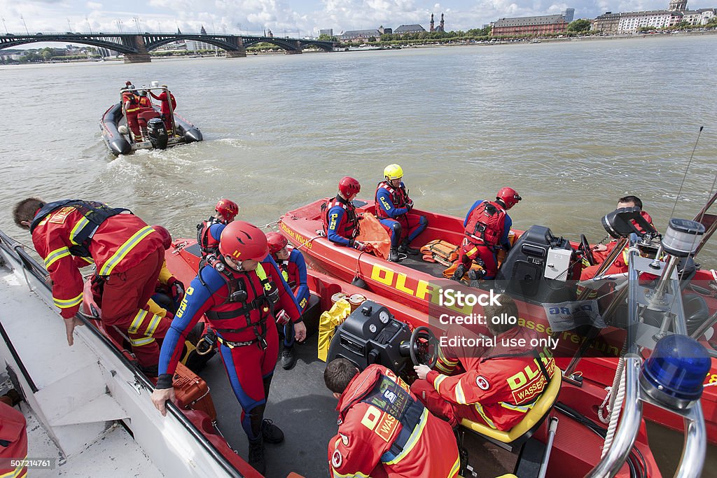 Swiftwater Taladro/Stroemungsretter DLRG de rescate - Foto de stock de Accesorio de cabeza libre de derechos