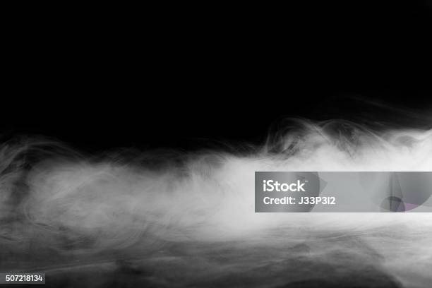 Abstrakte Schleier Oder Rauch Auf Schwarzem Hintergrund Bewegen Farbe Stockfoto und mehr Bilder von Nebel