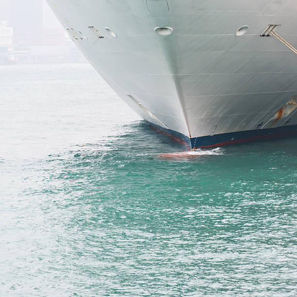 navire de tourisme - moored passenger ship rope lake photos et images de collection