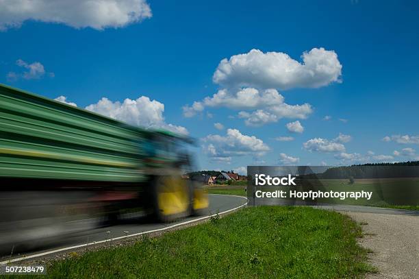 Photo libre de droit de Tracteur banque d'images et plus d'images libres de droit de Ingolstadt - Ingolstadt, Village, Agriculteur