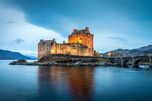 escócia castelo eilean donan - dornie - fotografias e filmes do acervo