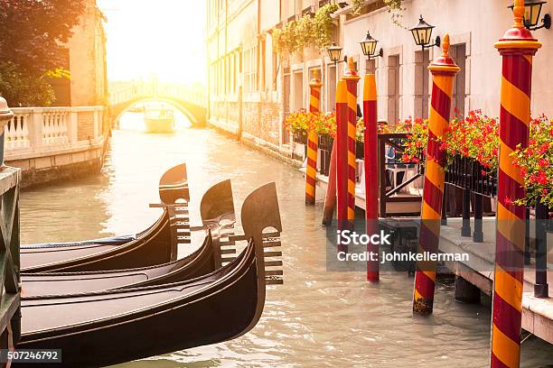 Italien Gondeln In Venedig Stockfoto und mehr Bilder von Gondel - Gondel, Venedig, Architektur