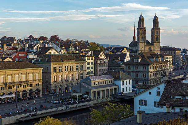 Iglesia De Grossmünster Y Reflejo En Río Limmat Zúrich Suiza Foto de stock y más banco de imágenes de Agua - iStock Iglesia De Grossmünster Y Reflejo En Río Limmat Zúrich Suiza Foto de stock y más banco de imágenes de Agua - iStock