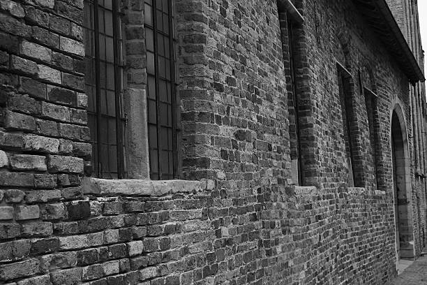 istock Windows In Damme 507253948