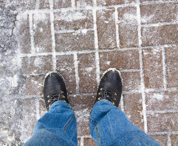 istock Feet in the snow. 507270438