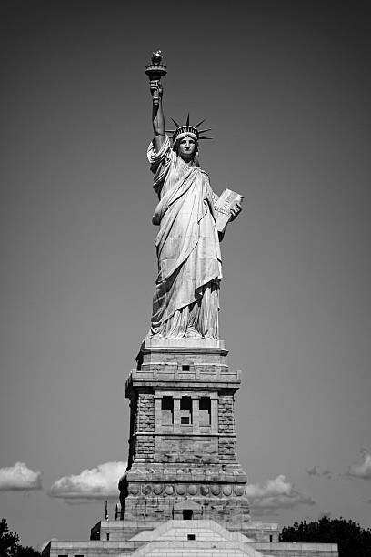 istock Statue of liberty in B&W 507272045