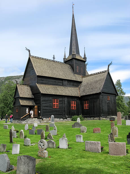 lom iglesia en noruega - lom church stavkirke norway fotografías e imágenes de stock