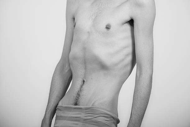 hombre joven con anorexia nervosa problema. - de bajo peso fotos fotografías e imágenes de stock