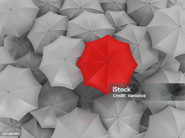 Roter Regenschirm Mit Vielen Gray Shorts Stockfoto und mehr Bilder von Versicherung - Versicherung, Regenschirm, Konzepte