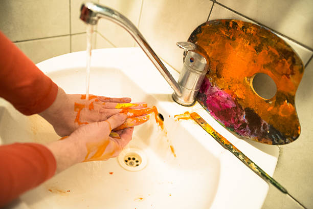 istock Cleaning Painting Equipment 507287276