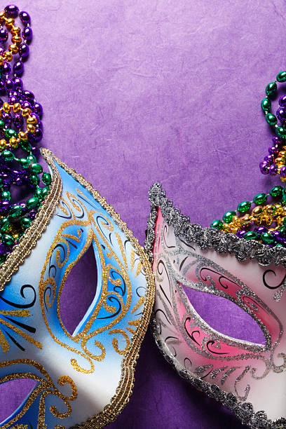 istock Mardi Gras Masks And Beads On A Purple Background 507298210