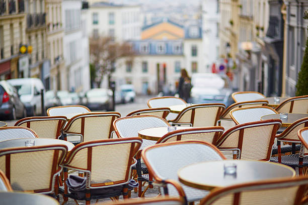 istock Empty Parisian outdoor cafe on Montmartre 507299216