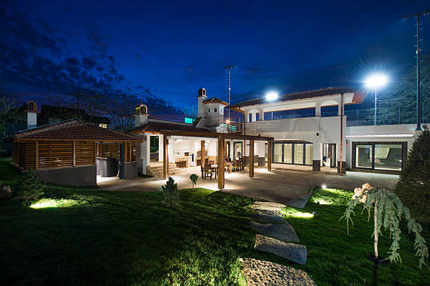 istock Night scene of luxury villa exterior 507299294