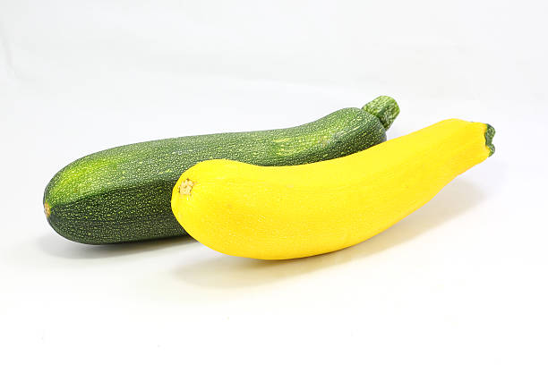 courgette légumes mûres fraîches - zukini photos et images de collection