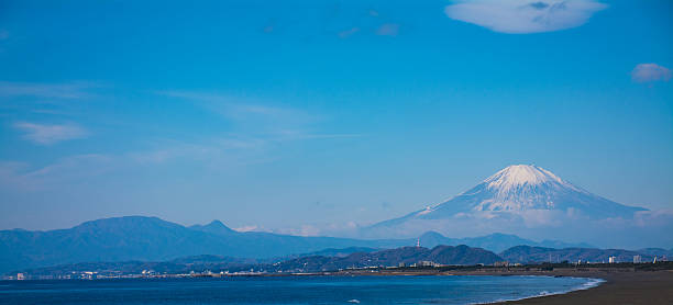 istock Mt. Fuji from Shonan beach 507304748