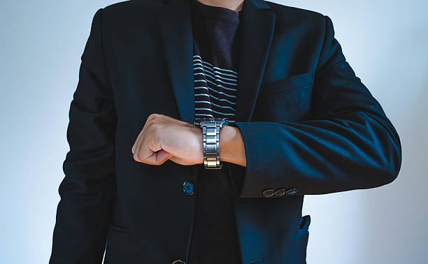 istock Businessman in casual suit watching a watch 507306496