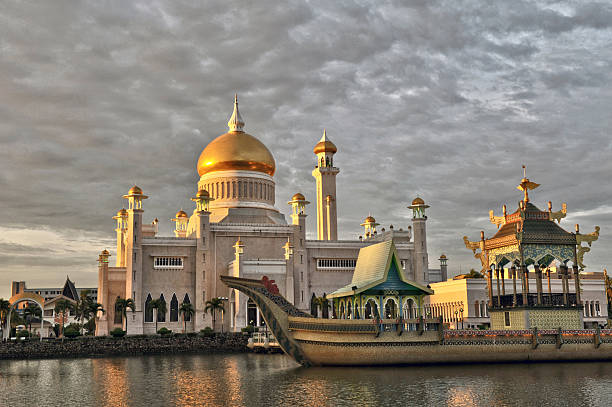 sultán mezquita de omar alí saifuddin, brunei darussalam, que representan m - bandar seri begawan fotografías e imágenes de stock