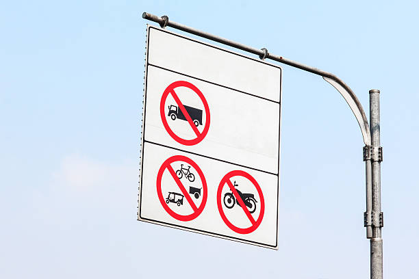istock Sign not car less than 10 wheel 507330843