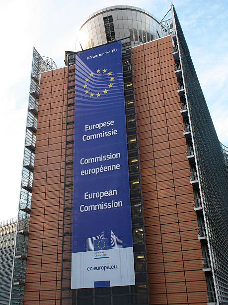 현장 분명했습니까 파란 하늘, 유럽 연합 commision building.brussels.belgium.europe - commision 뉴스 사진 이미지