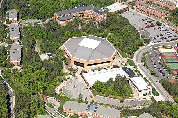 centre dean smith-vue aérienne - chapel hill photos et images de collection