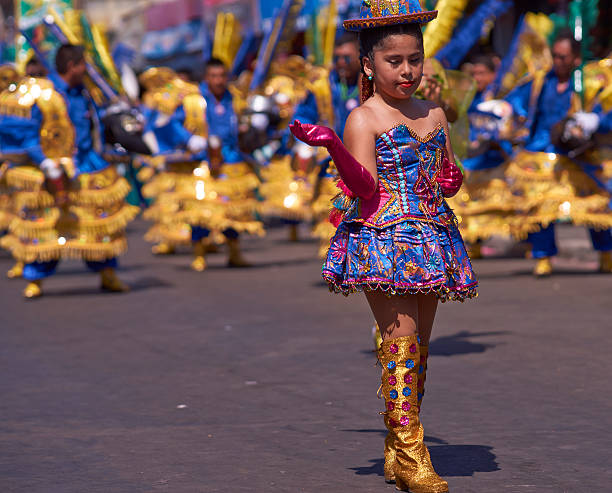 grupo de danza morenada - costume stage costume sunlight carnival fotografías e imágenes de stock