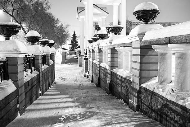 istock Alley with arches and lanterns 507421060