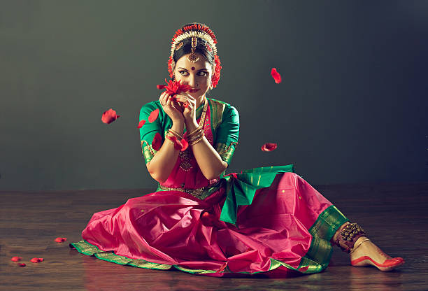 dziewczyna taniec taniec klasycznego high wycombe kuchipudi. - bharatanatyam zdjęcia i obrazy z banku zdjęć