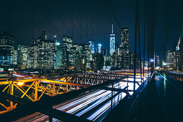 マンハッタンとフリーダムタワー - street usa bridge new york city ストックフォトと画像
