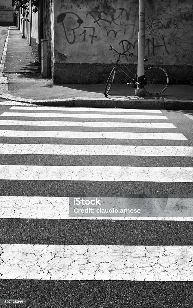 Scena urbana.  Bianco e nero - Foto stock royalty-free di Ambientazione esterna