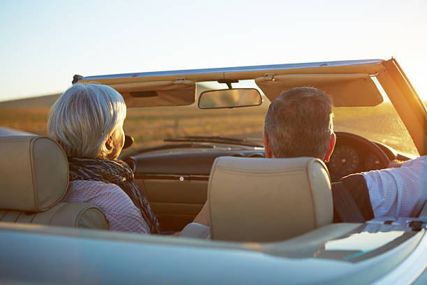 ver o sol, juntos - rear view mirror car mirror sun - fotografias e filmes do acervo