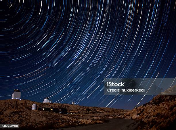 Foto de Observatório E De Rastros De Estrelas e mais fotos de stock de Nebulosa Horsehead - Nebulosa Horsehead, Amarelo, Antália