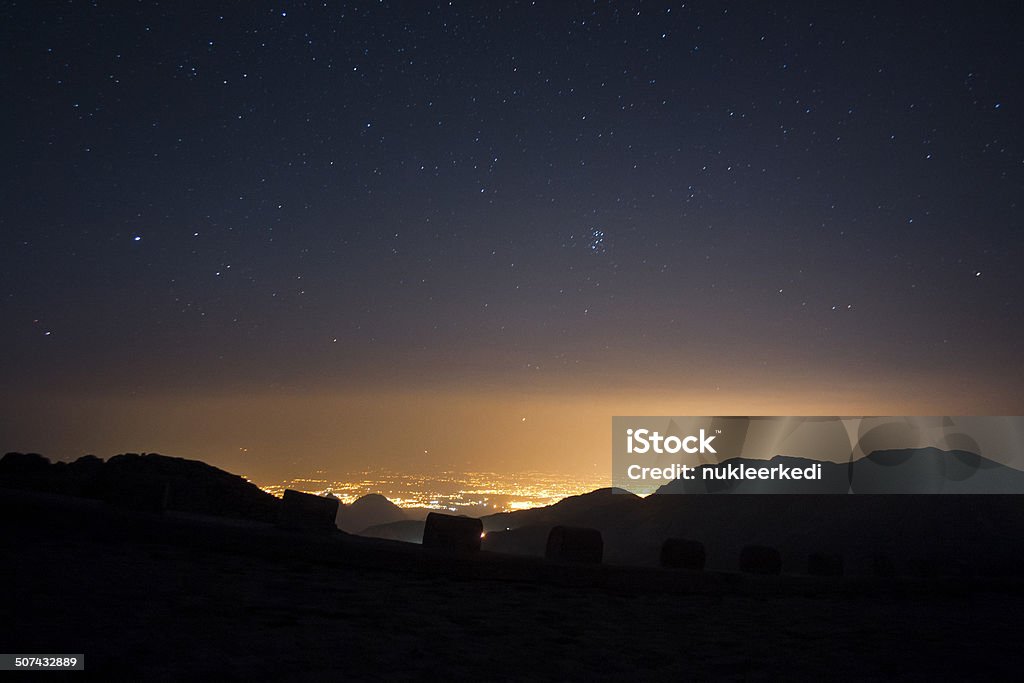 Luz de la contaminación y pléyades - Foto de stock de Contaminación lumínica libre de derechos