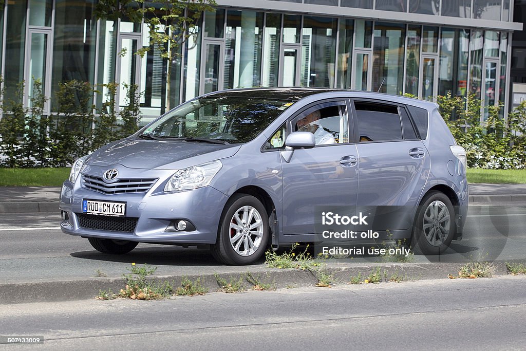 Toyota поверните - Стоковые фото Toyota Motor роялти-фри