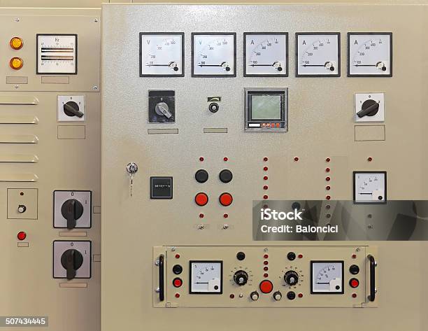 Scheda Pannello Di Controllo - Fotografie stock e altre immagini di Affari finanza e industria - Affari finanza e industria, Amperaggio, Attrezzatura