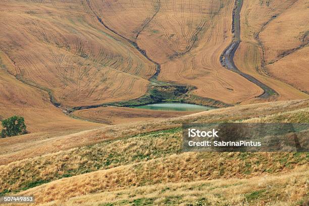 Creta Senesi Hills Plano Aproximado Em Val Dorcia Toscana - Fotografias de stock e mais imagens de Agricultura