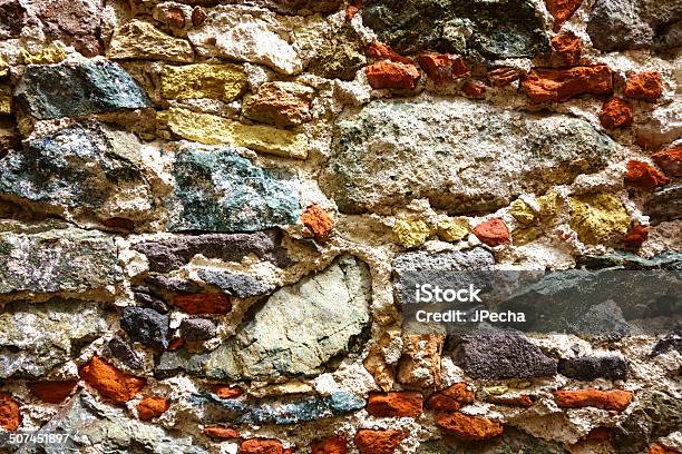 Fondo Colorido De La Pared De Rocas Muchos Colores Y Texturas Horizontal Foto de stock y más banco de imágenes de Abstracto