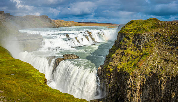 islandia de gullfoss cascadas hermosas oro círculo cañón del río emblemática atracción turística - gullfoss falls fotografías e imágenes de stock