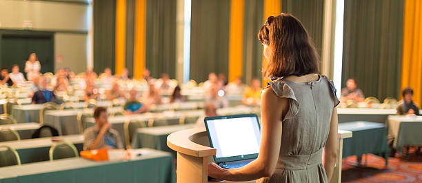 スピーカー、ビジネスコンファレンスやプレゼンテーションます。 - seminar presentation audience conference call ストックフォトと画像