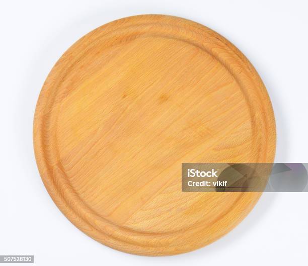 Round Wooden Cutting Board Isolate Stock Photo - Download Image Now - Wood  - Material, Plate, Cutting Board - iStock