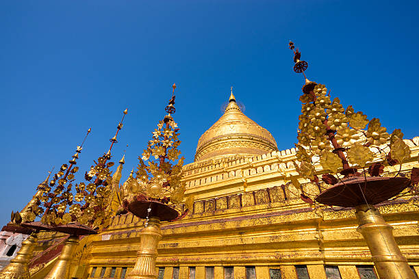 shwezigon paya, bagan, myanmar. - pagoda bagan tourism paya fotografías e imágenes de stock