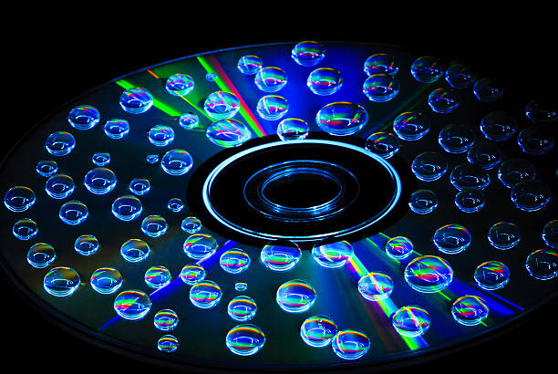 cd de música de agua gota - water bubbles audio fotografías e imágenes de stock