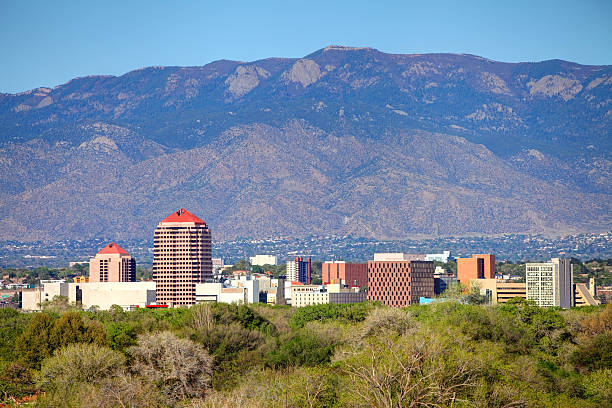 d'albuquerque - albuquerque new mexico skyline southwest usa photos et images de collection